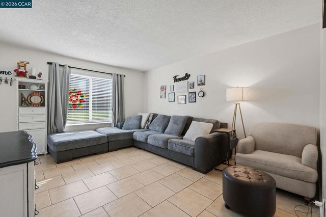 14 El Capitan Ln, Antioch, CA 94509