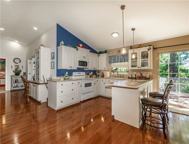 101 Beaverview Drive, Eureka Springs, AR 72631