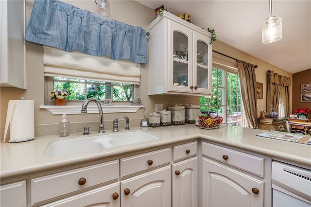 101 Beaverview Drive, Eureka Springs, AR 72631