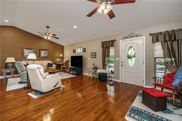 101 Beaverview Drive, Eureka Springs, AR 72631