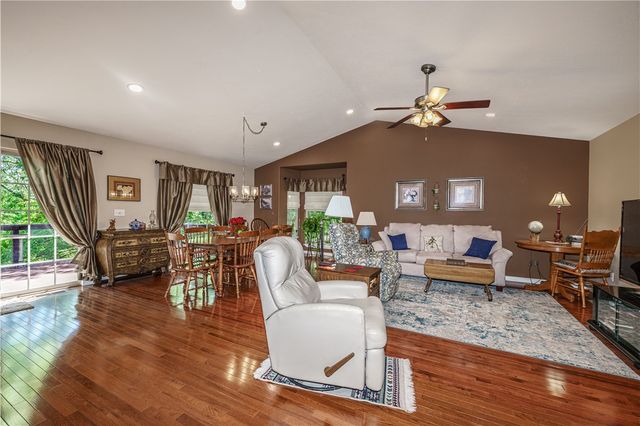101 Beaverview Drive, Eureka Springs, AR 72631