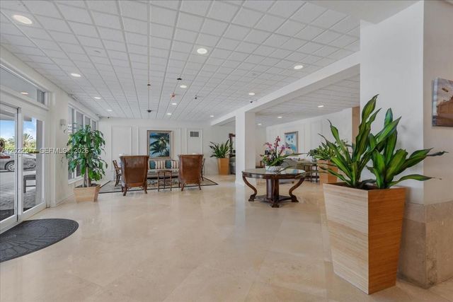 2100 S Ocean Dr 10E, Fort Lauderdale, FL 33316