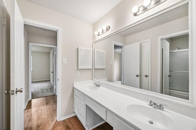 11322 Yorklyn Drive, Houston, TX 77066