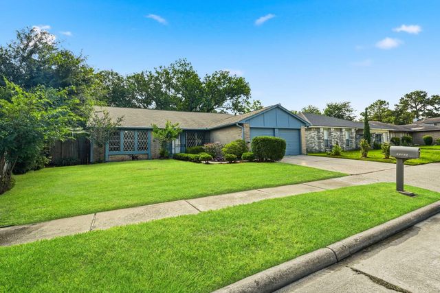 11322 Yorklyn Drive, Houston, TX 77066