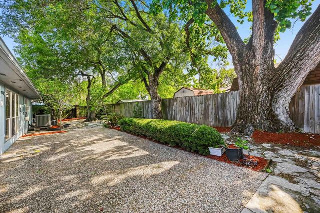 11322 Yorklyn Drive, Houston, TX 77066