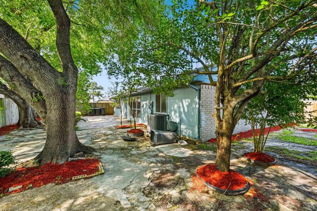 11322 Yorklyn Drive, Houston, TX 77066