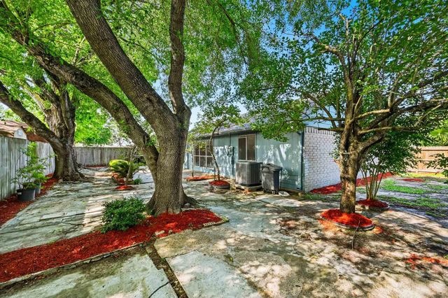 11322 Yorklyn Drive, Houston, TX 77066
