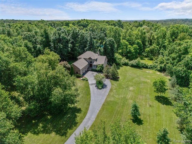 2300 High Meadows Drive, Ortonville, MI 48462
