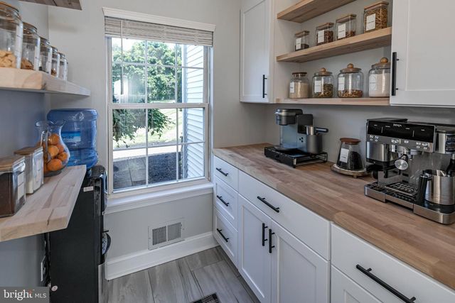29 SUTPHIN RD, Flemington, NJ 08822