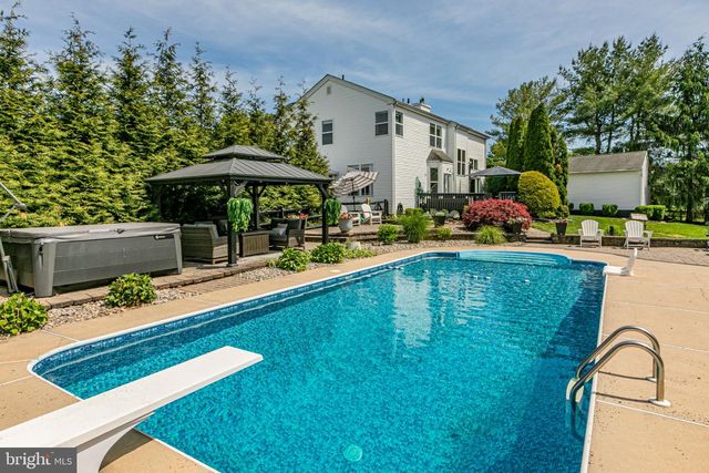 29 SUTPHIN RD, Flemington, NJ 08822
