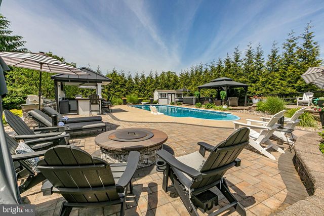29 SUTPHIN RD, Flemington, NJ 08822
