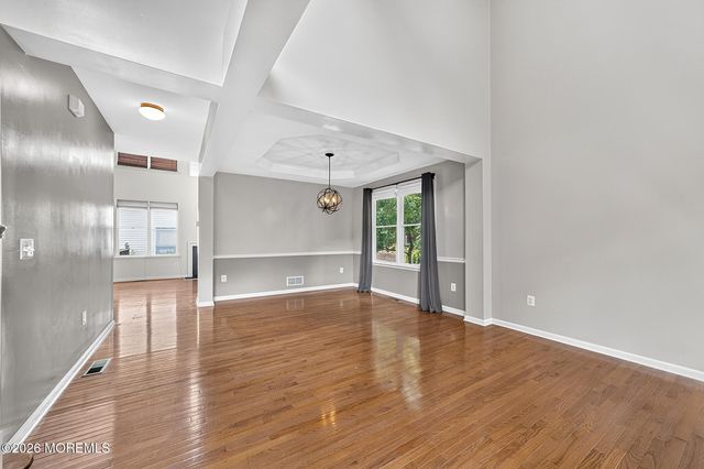 25 Brittany Court, Atlantic Highlands, NJ 07716