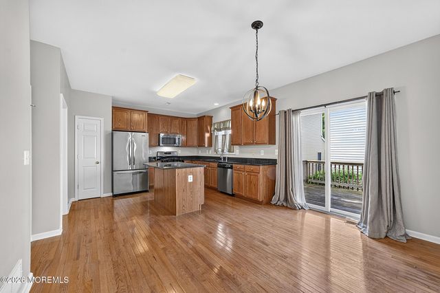 25 Brittany Court, Atlantic Highlands, NJ 07716
