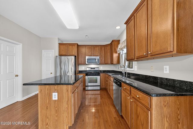 25 Brittany Court, Atlantic Highlands, NJ 07716