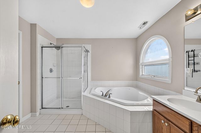 25 Brittany Court, Atlantic Highlands, NJ 07716
