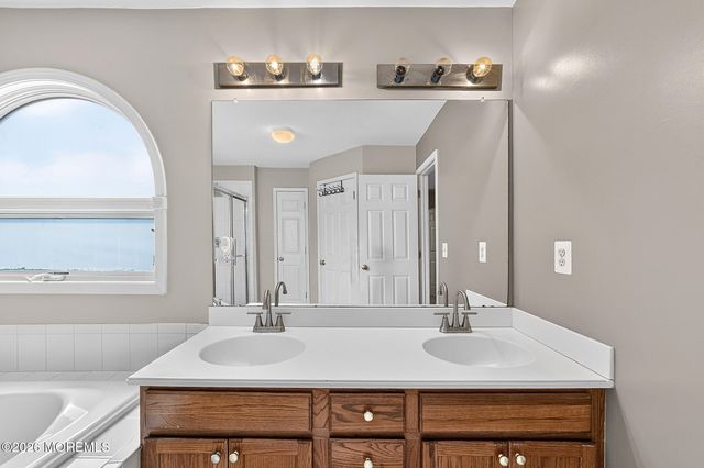 25 Brittany Court, Atlantic Highlands, NJ 07716