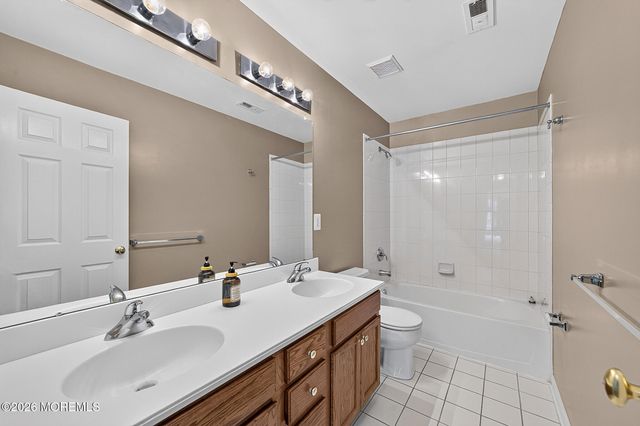 25 Brittany Court, Atlantic Highlands, NJ 07716