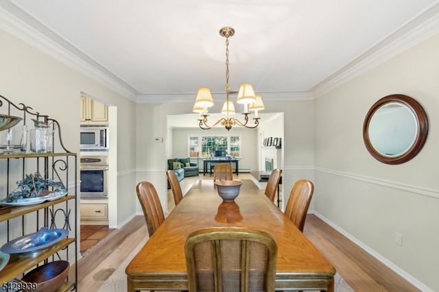 12 Wildwood Dr, North Caldwell Boro, NJ 07006