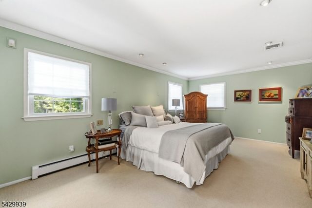12 Wildwood Dr, North Caldwell Boro, NJ 07006