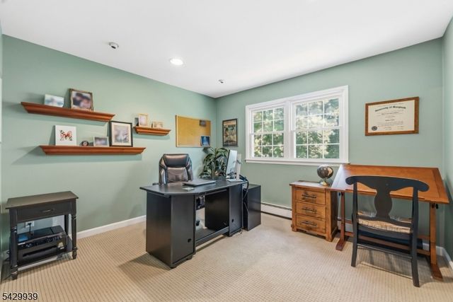 12 Wildwood Dr, North Caldwell Boro, NJ 07006
