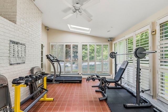12 Wildwood Dr, North Caldwell Boro, NJ 07006