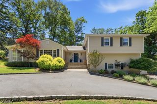 12 Wildwood Dr, North Caldwell Boro, NJ 07006