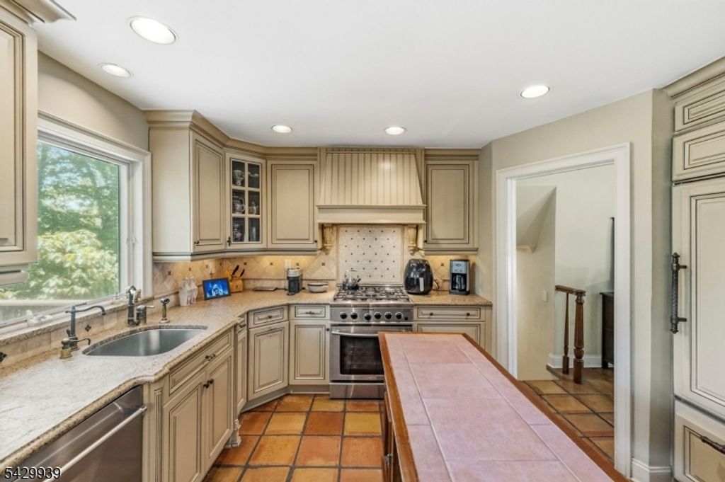 12 Wildwood Dr, North Caldwell Boro, NJ 07006 — photo 5