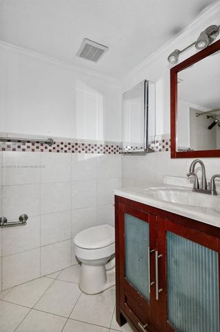 10837 NW 7th St 11-11, Miami, FL 33172