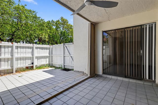 10837 NW 7th St 11-11, Miami, FL 33172