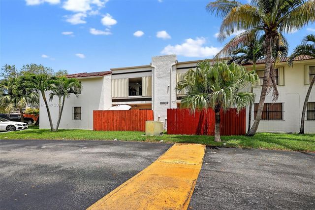 10837 NW 7th St 11-11, Miami, FL 33172