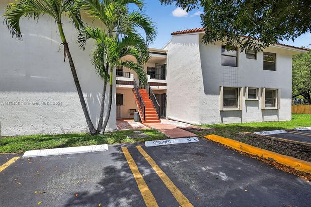 10837 NW 7th St 11-11, Miami, FL 33172