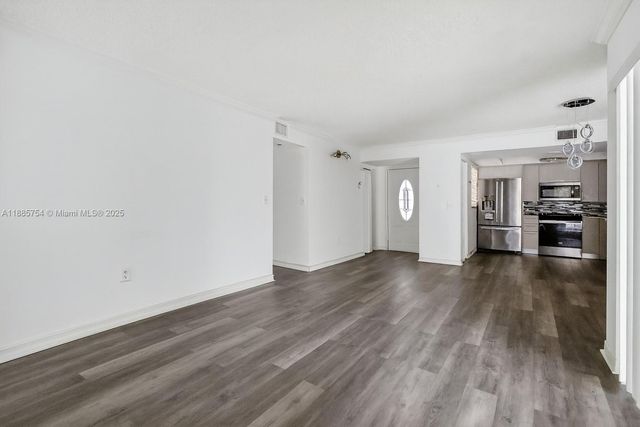 10837 NW 7th St 11-11, Miami, FL 33172
