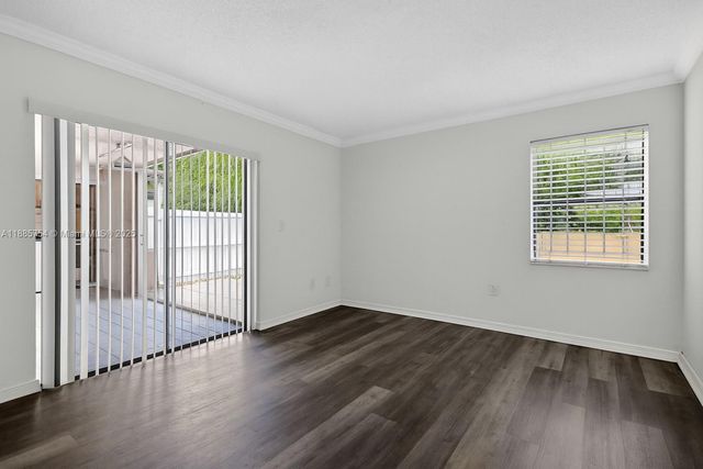 10837 NW 7th St 11-11, Miami, FL 33172