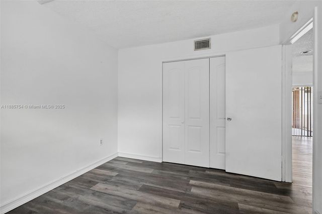 10837 NW 7th St 11-11, Miami, FL 33172