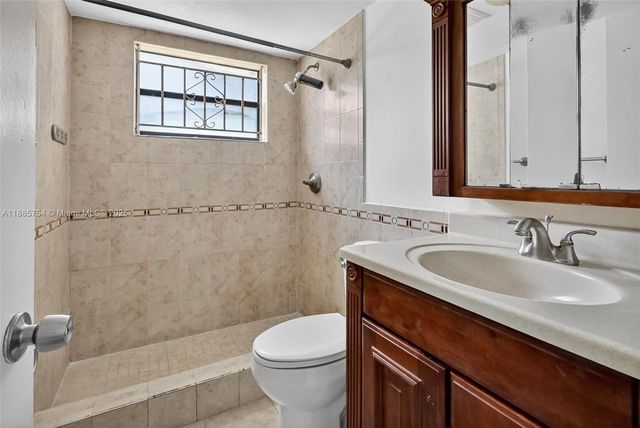 10837 NW 7th St 11-11, Miami, FL 33172