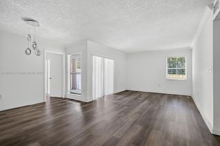 10837 NW 7th St 11-11, Miami, FL 33172