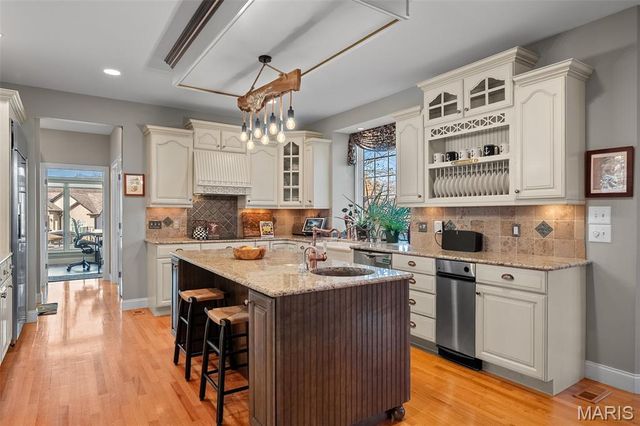 9895 E Vista Drive, Hillsboro, MO 63050