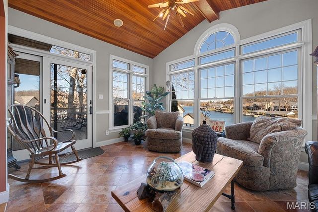 9895 E Vista Drive, Hillsboro, MO 63050