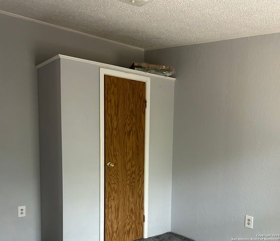 454 Overland Trail, Bandera, TX 78003