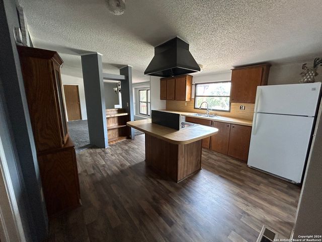 454 Overland Trail, Bandera, TX 78003