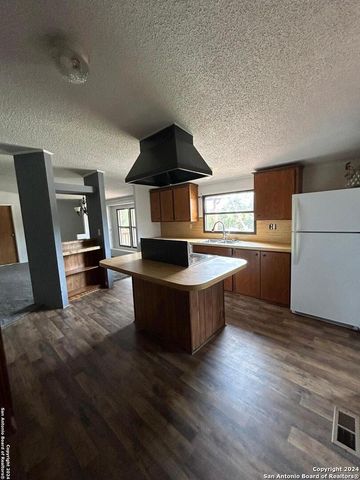 454 Overland Trail, Bandera, TX 78003