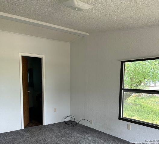 454 Overland Trail, Bandera, TX 78003