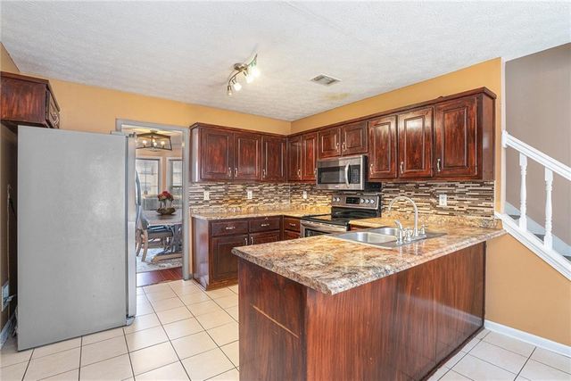 814 Cambridge Creek SW Drive, Conyers, GA 30094