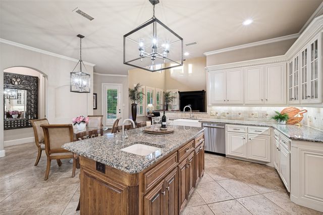 8411 Buffalo Drive, Lantana, TX 76226