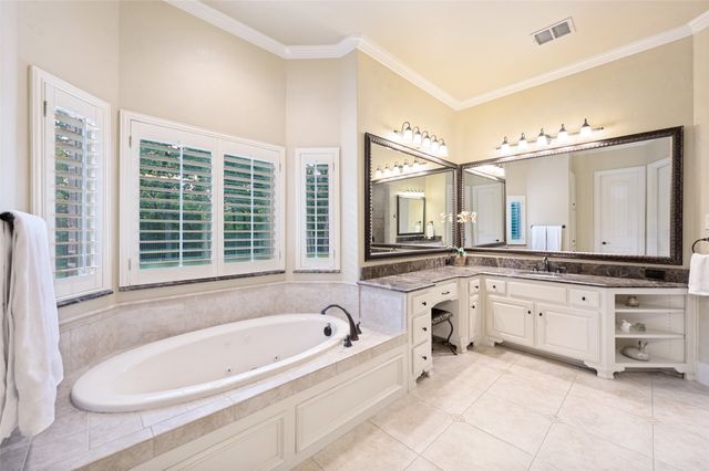 8411 Buffalo Drive, Lantana, TX 76226