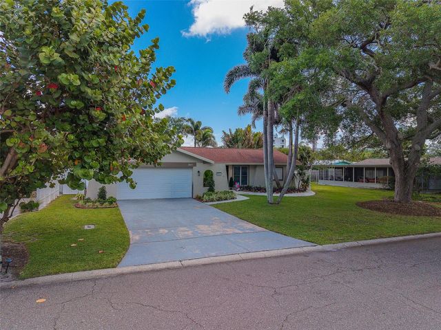 2017 COVE DRIVE, Largo, FL 33774