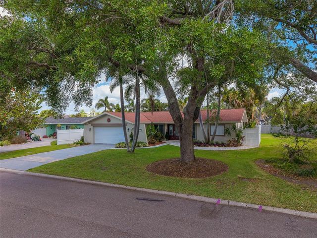 2017 COVE DRIVE, Largo, FL 33774