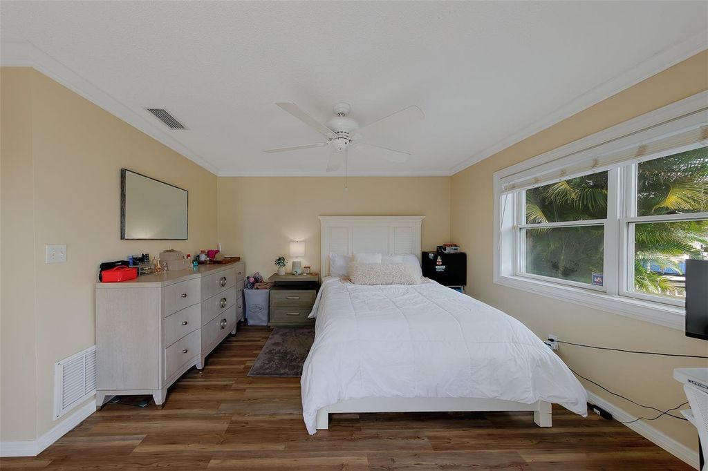 Image 23 of property listing at 2017 COVE DRIVE, Largo, FL 33774