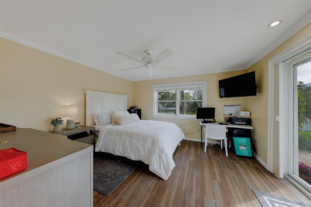 Image 24 of property listing at 2017 COVE DRIVE, Largo, FL 33774