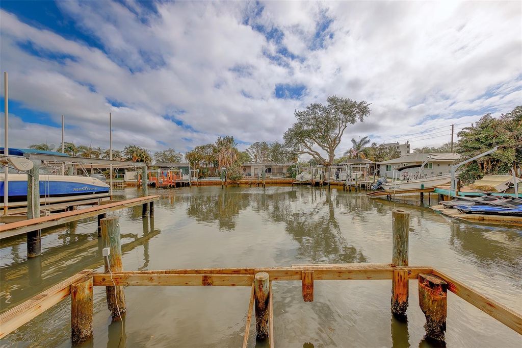 Image 39 of property listing at 2017 COVE DRIVE, Largo, FL 33774